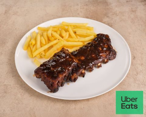 Costillar de barbacoa con patatas 16€