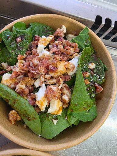 Espinacas con jamon y queso de cabra 5€